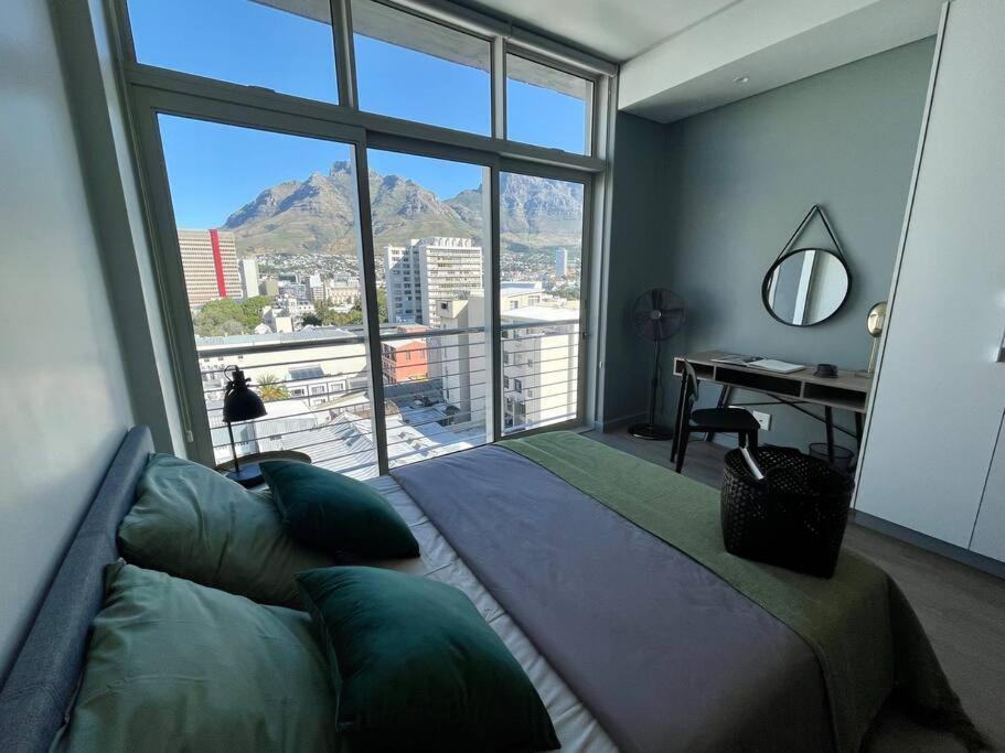 Luxury On Bree With Pool, Table Mountain View Apartment