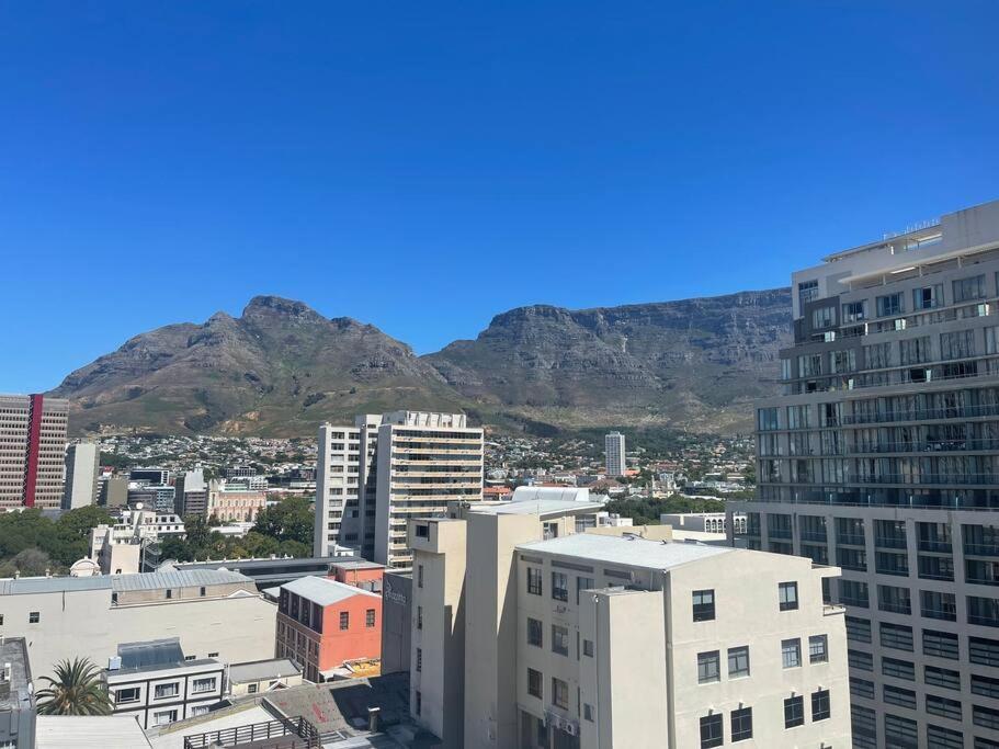 Luxury On Bree With Pool, Table Mountain View Apartment